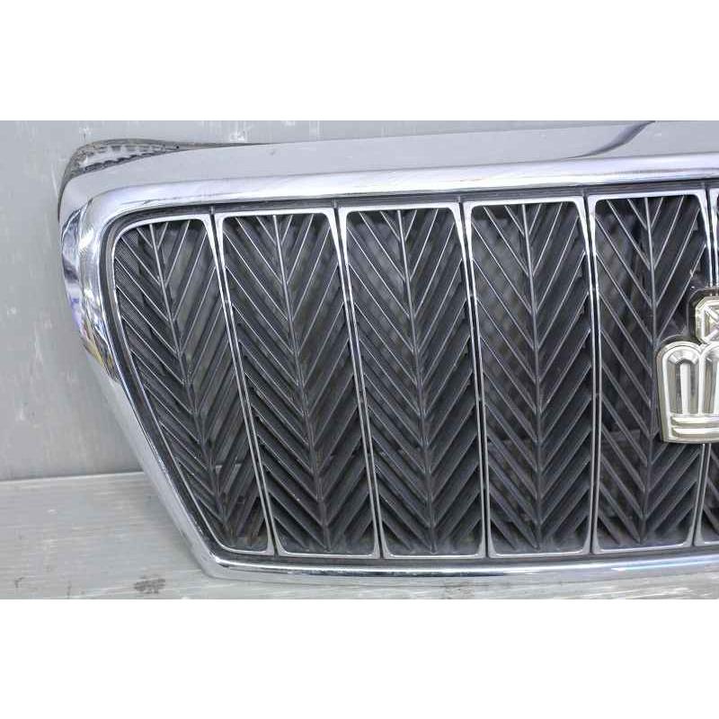 トヨタ　クラウン17 マジェスタ　純正フロントグリル　エンブレム付き　中古品 トヨタクラウン17 マジェスタ純正フロントグリルエンブレム付き