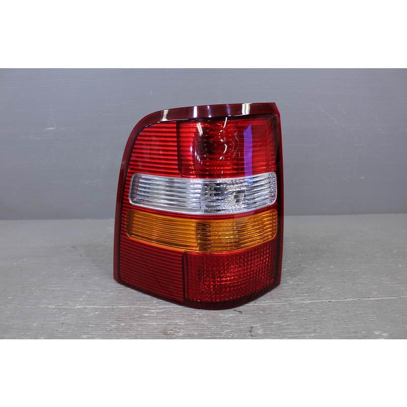 フォードエクスプローラー テールランプ（左）割れ無し