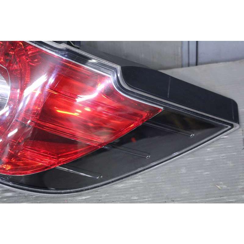 MPV(LY3P) 純正 スタンレー 破損無 取付OK 動作保証 テールランプ