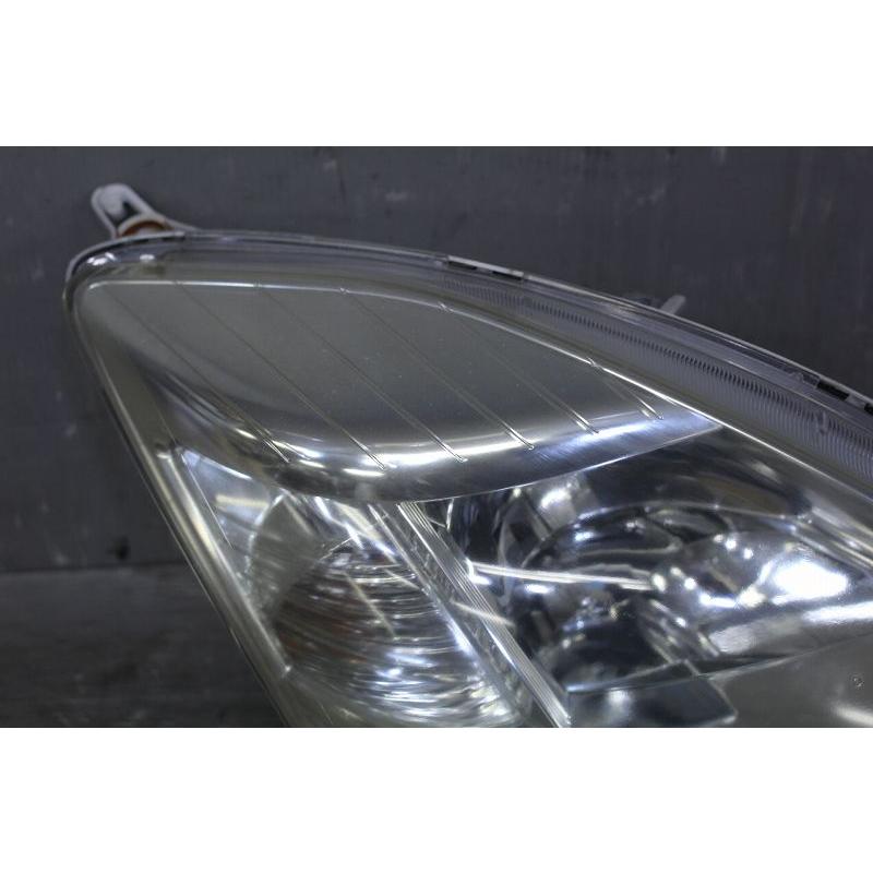 トヨタ（TOYOTA） アイシス G 前期 (ANM10) 純正 スタンレー 右HID