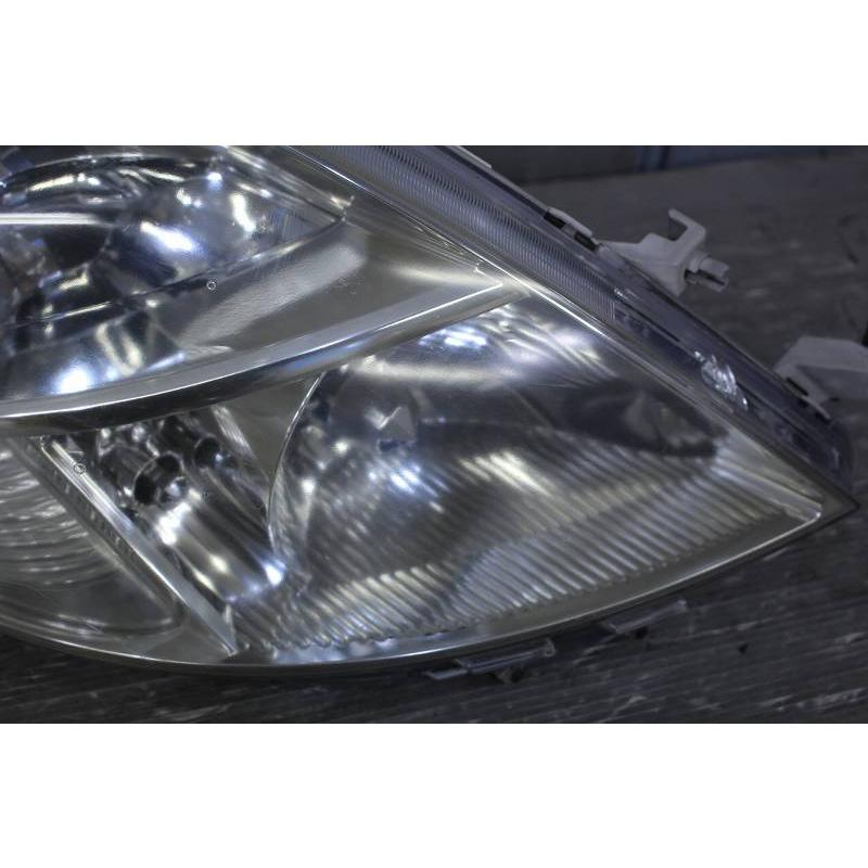 トヨタ（TOYOTA） アイシス G 前期 (ANM10) 純正 スタンレー 右HID