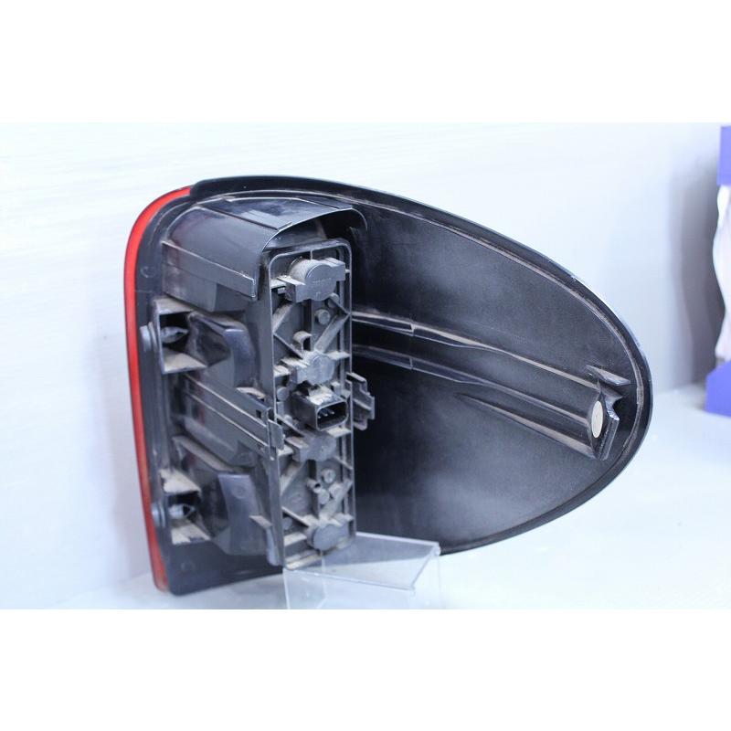 クライスラー グランド ボイジャー 3.3 V6 右H RG33L 純正 左テールランプ 153 671 テールライト Chrysler Grand Voyager アメ車 p034860の画像
