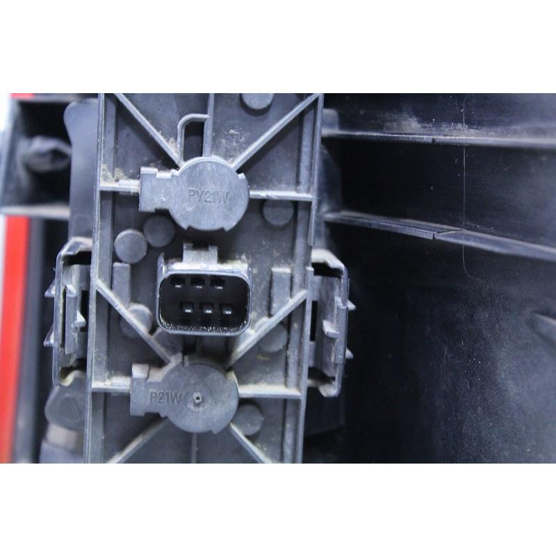クライスラー グランド ボイジャー 3.3 V6 右H RG33L 純正 左テールランプ 153 671 テールライト Chrysler Grand Voyager アメ車 p034860の画像