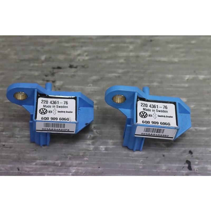 フォルクスワーゲン（Volkswagen） VW ニュービートル カブリオレ 右