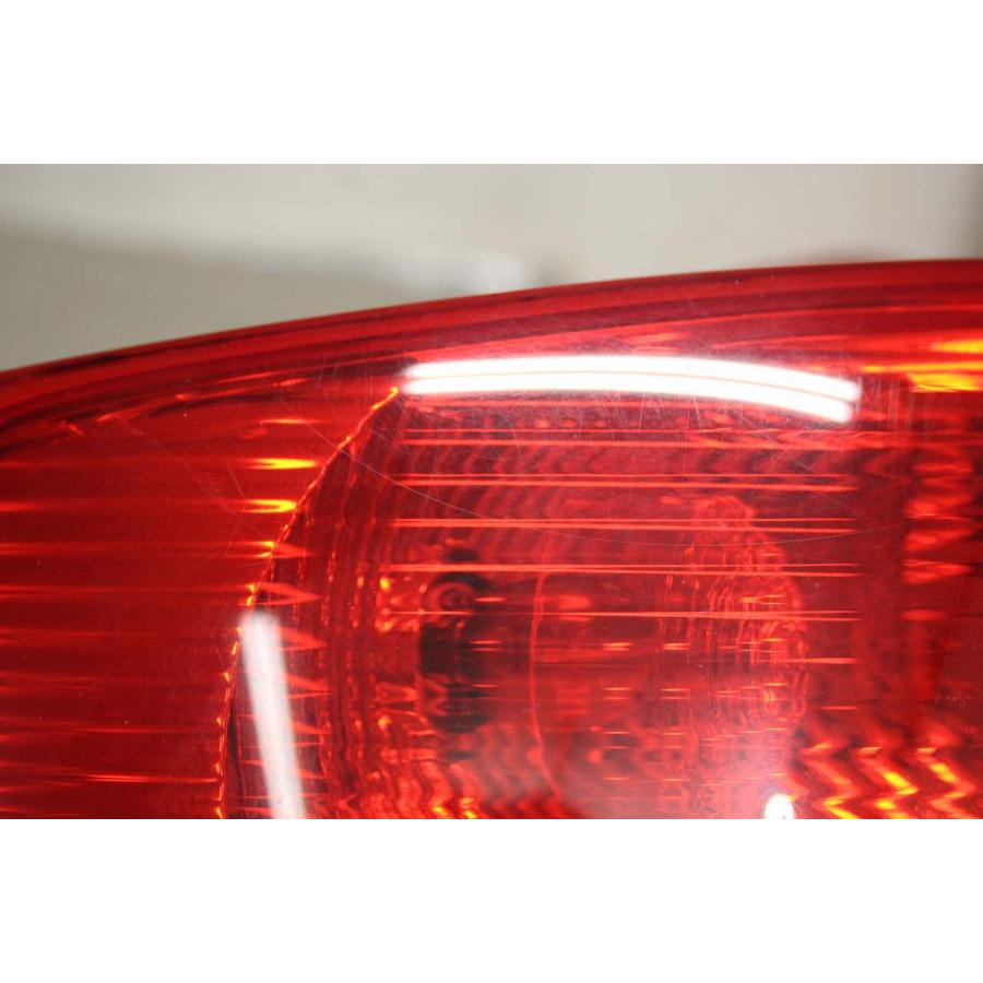 Audi（アウディ） A4 アバント 1.8T 右H (8E B7 8EBFB) テールランプ