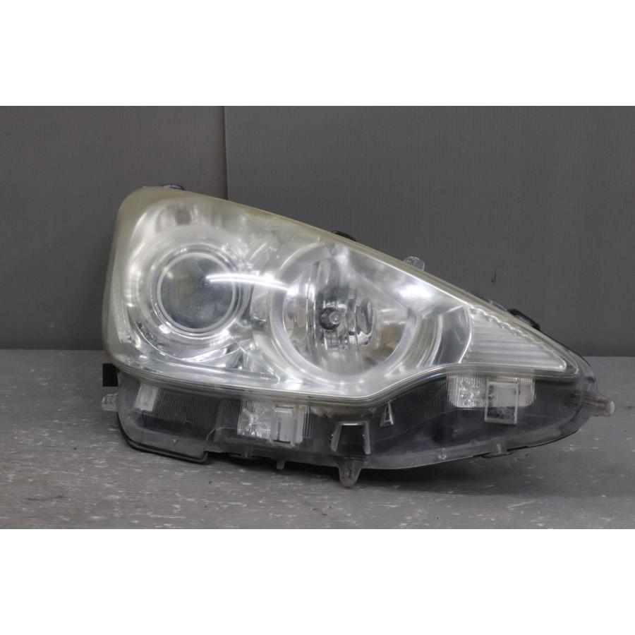 NHP10 アクア前期ヘッドライトヘッドランプ左来れる方