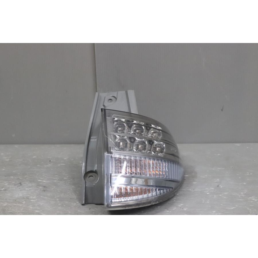 エスティマ ハイブリッド (AHR20) 純正 右 テールランプ LED全点灯OK