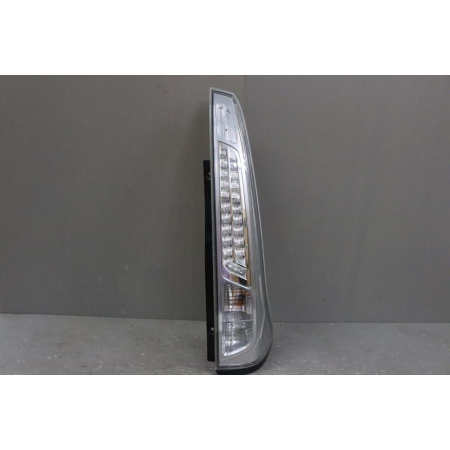 ランディ スズキ 2.0X (HC26 C26 LXDE-Q3) 純正 右 テールランプ 220