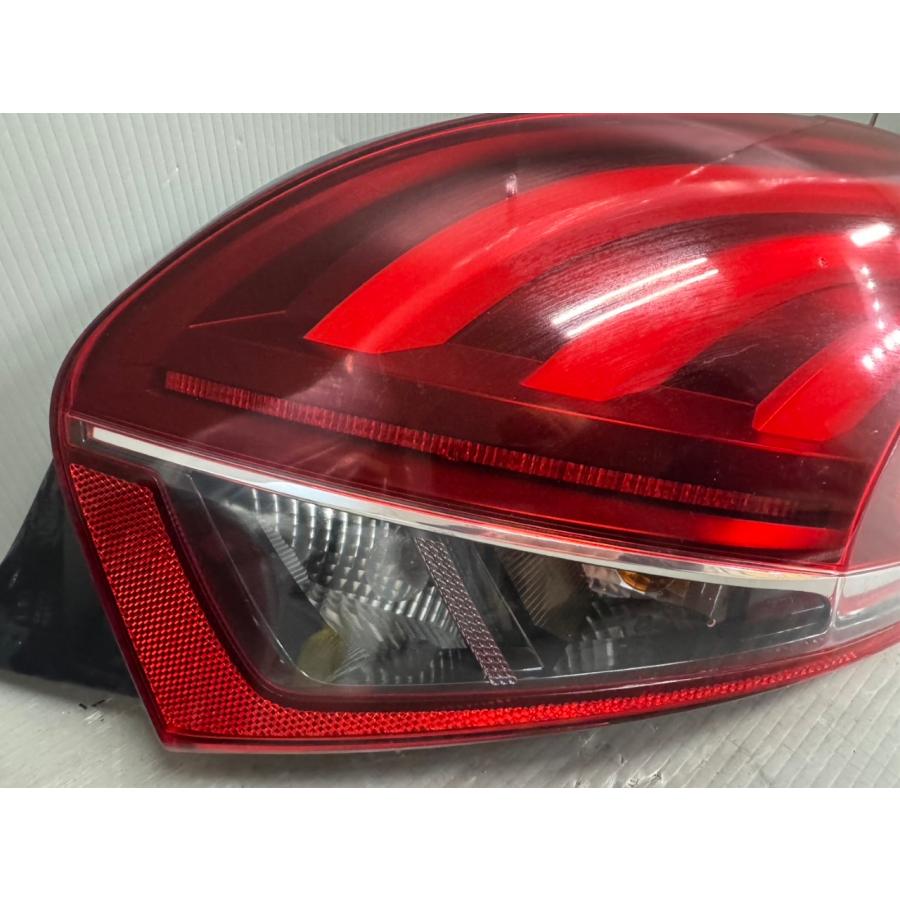 プジョー 208 右H (A9HN01) 純正 破損無 動作保証 テールランプ