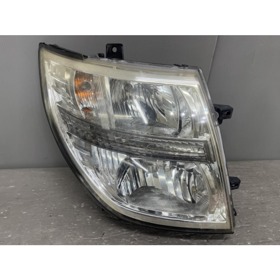 エルグランド 日産 V 2.5 中期 (ME51) 純正 右 HID ヘッドライト 