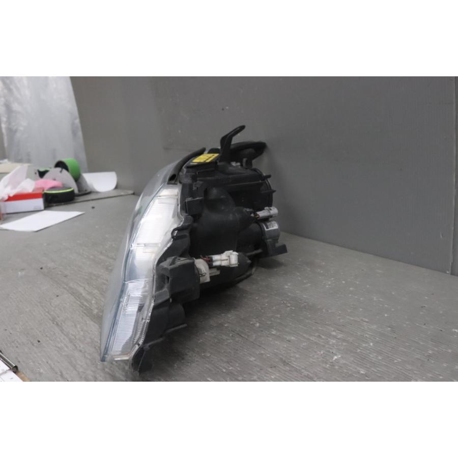 エスティマ ハイブリッド X 中期 (AHR20) 純正 コイト 右 HID ヘッド