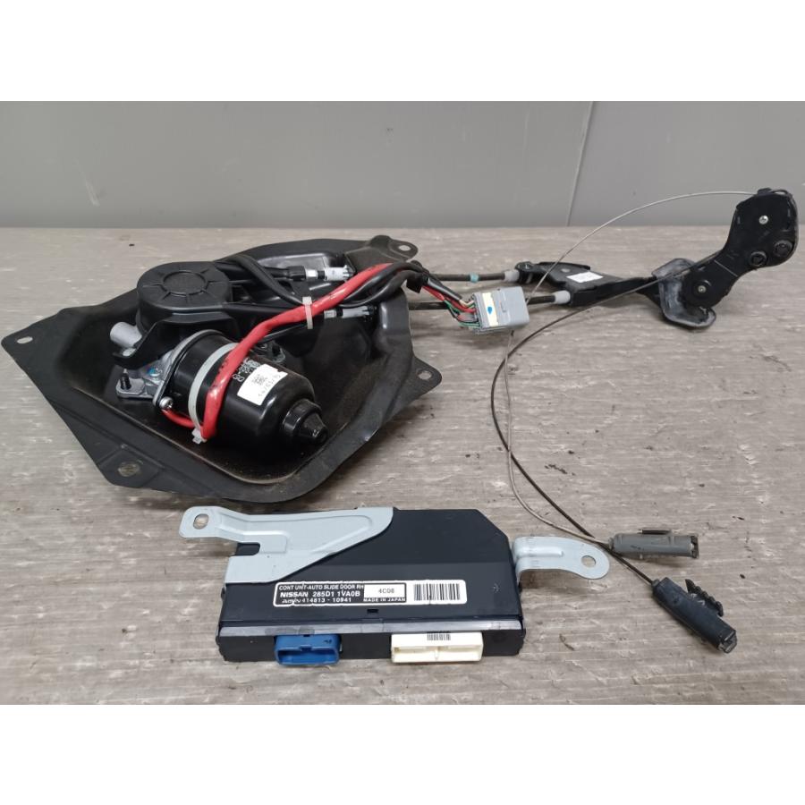 C26セレナ 右後パワースライドドアモーター