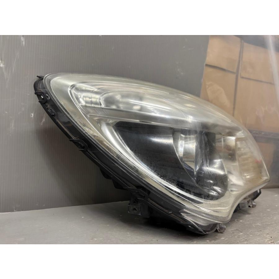 ソリオ スズキ ブラック＆ホワイト 1型 (MA15S) 純正 右 HID ヘッド