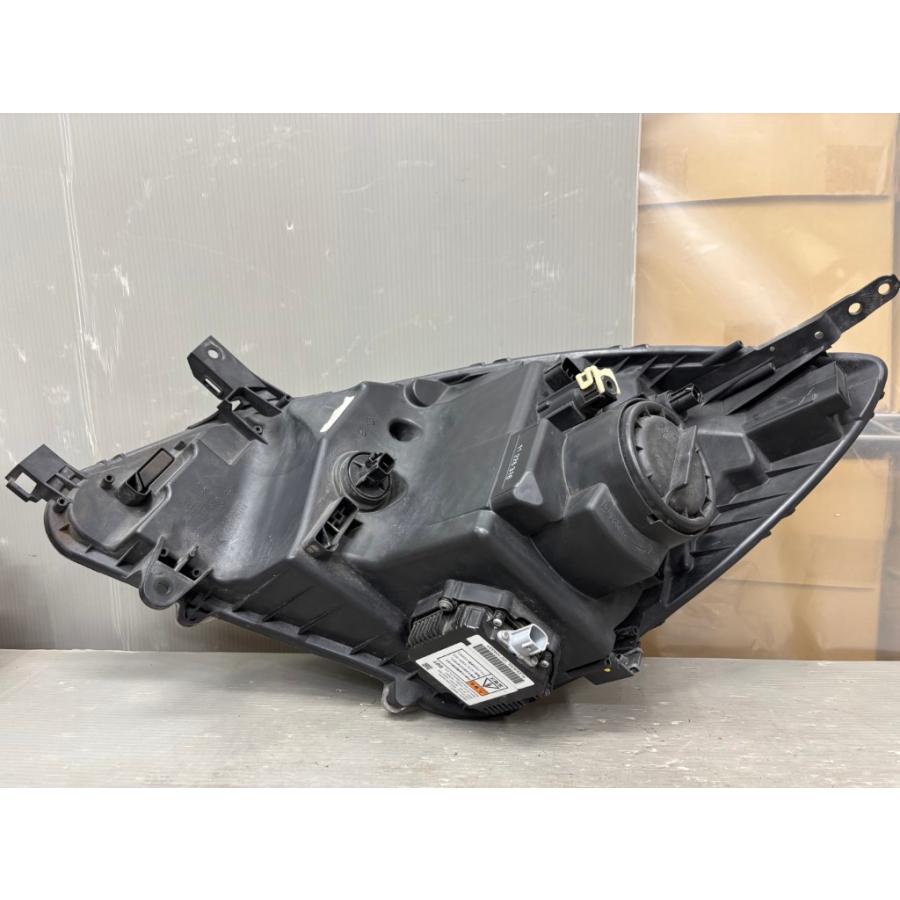 ソリオ スズキ ブラック＆ホワイト 1型 (MA15S) 純正 右 HID ヘッド