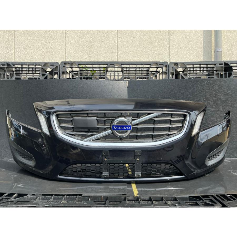 ボルボ（VOLVO） V60 右H (FB4164T) 純正 フロントバンパー ネイビー系