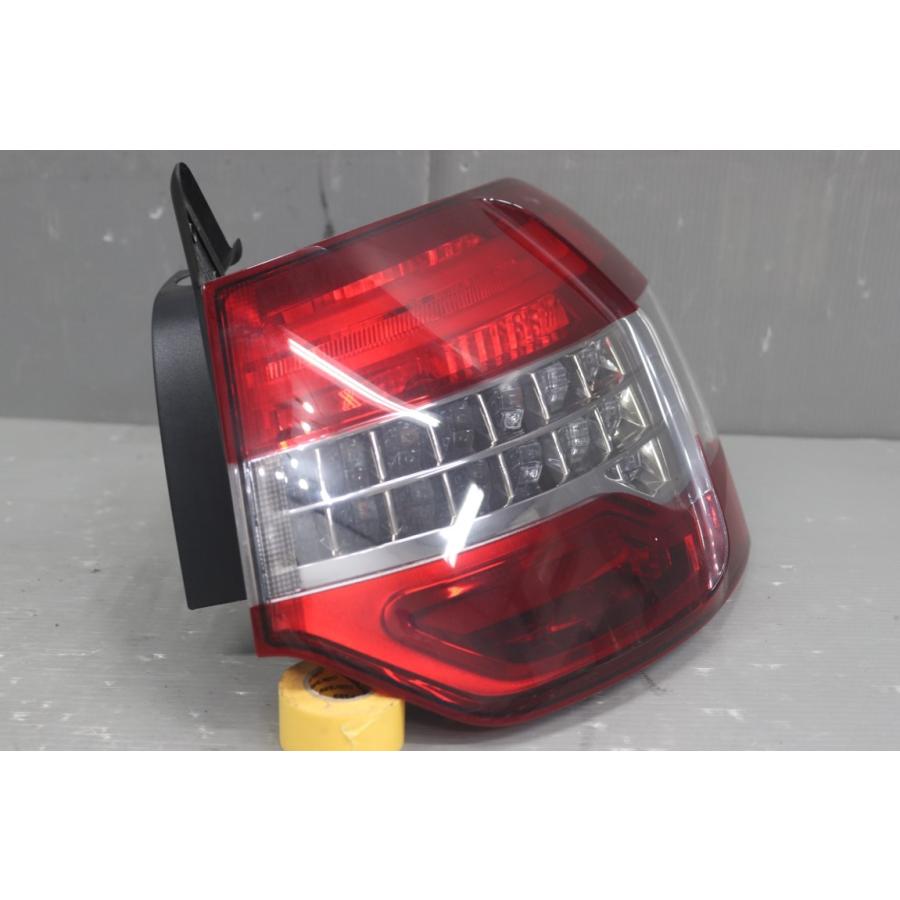 シトロエン（CITROEN） C5 セダクション 右H (X75F02) 純正 右 