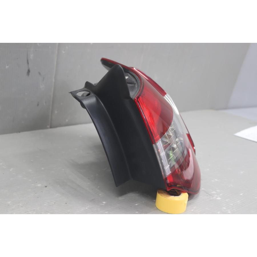 シトロエン（CITROEN） C5 セダクション 右H (X75F02) 純正 右
