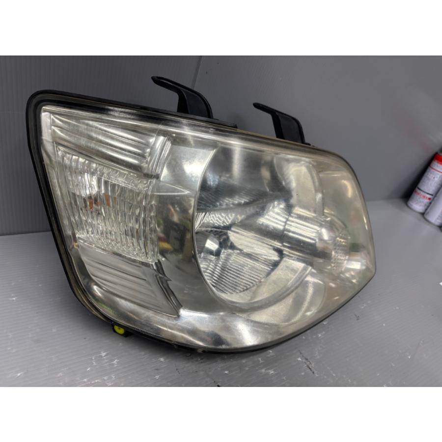 ヴォクシー トヨタ X 前期 (ZRR70 ZRR70G-BRXEK (L)) 純正 右 HID