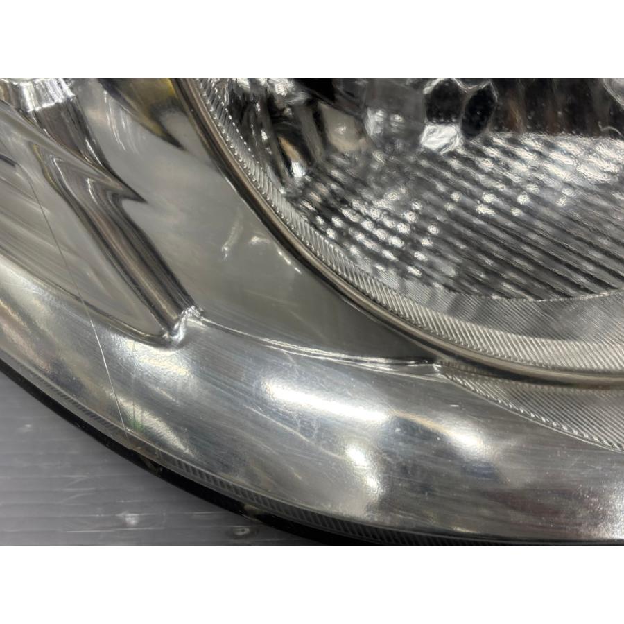 ヴォクシー トヨタ X 前期 (ZRR70 ZRR70G-BRXEK (L)) 純正 右 HID