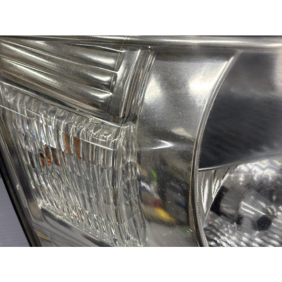 ヴォクシー トヨタ X 前期 (ZRR70 ZRR70G-BRXEK (L)) 純正 右 HID