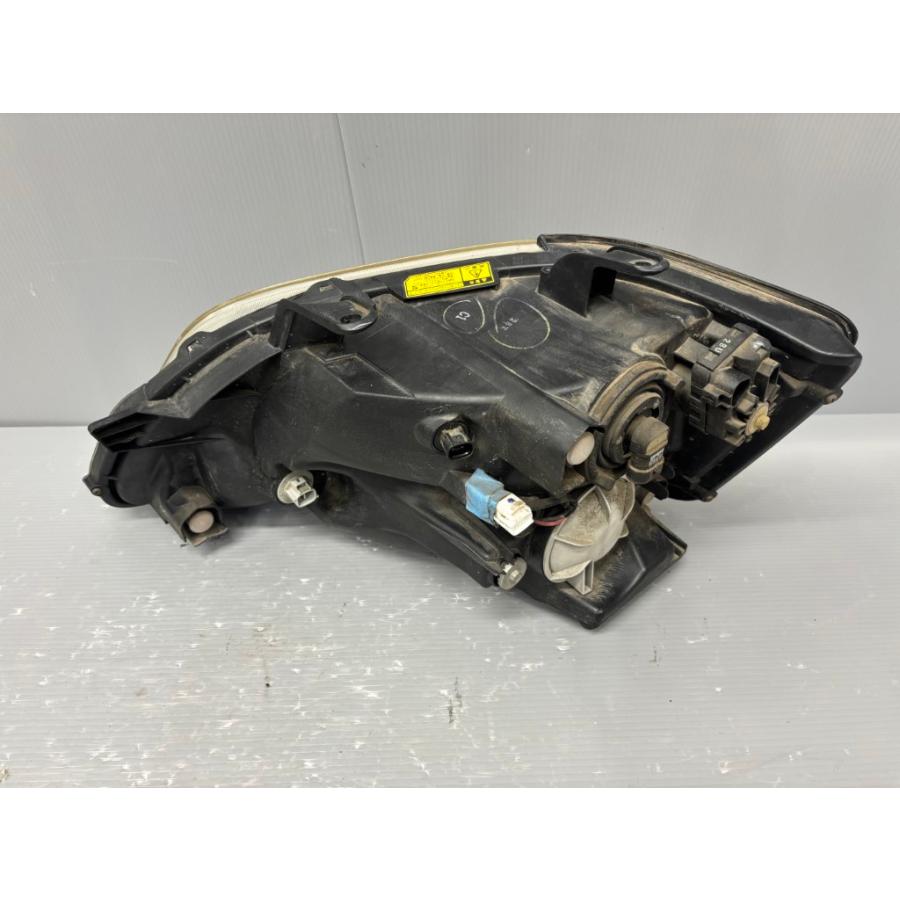 ヴォクシー トヨタ X 前期 (ZRR70 ZRR70G-BRXEK (L)) 純正 右 HID