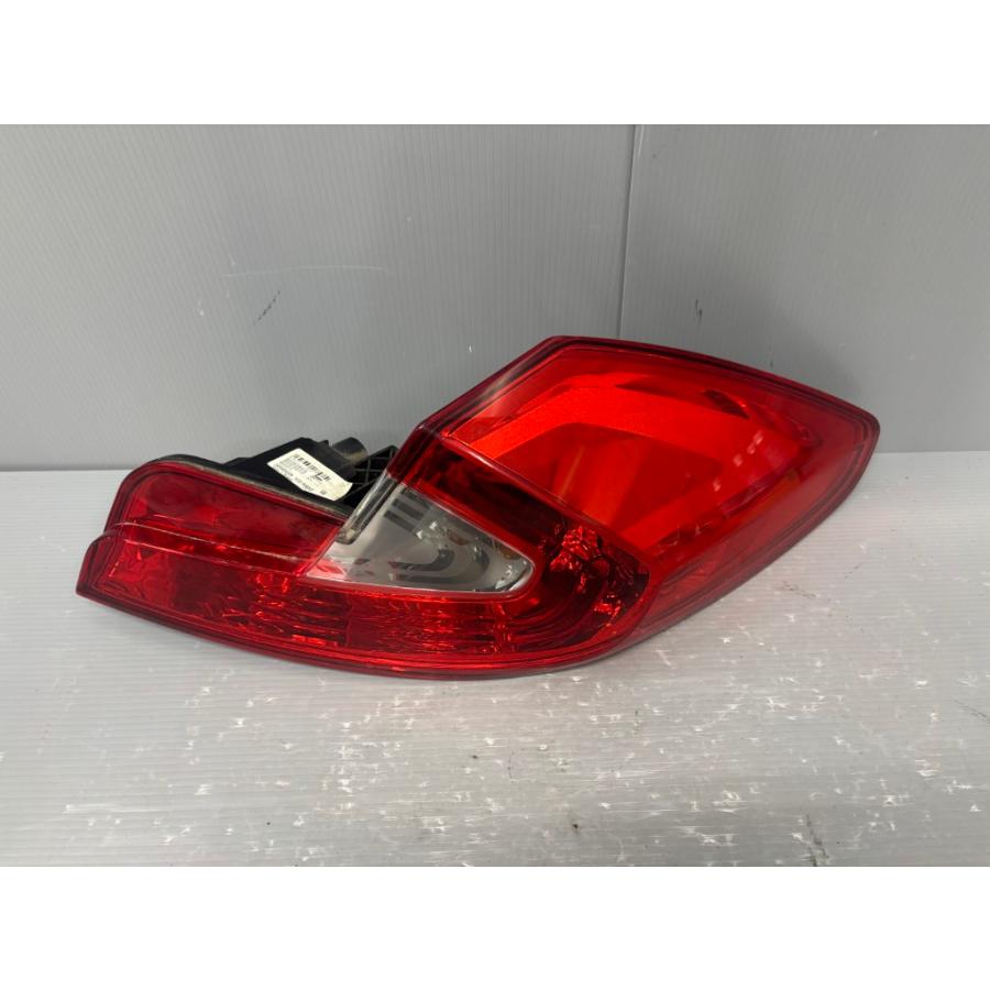 ルノー（RENAULT） ウインド 左ハンドル (ENK4M) 純正 右 テールランプ