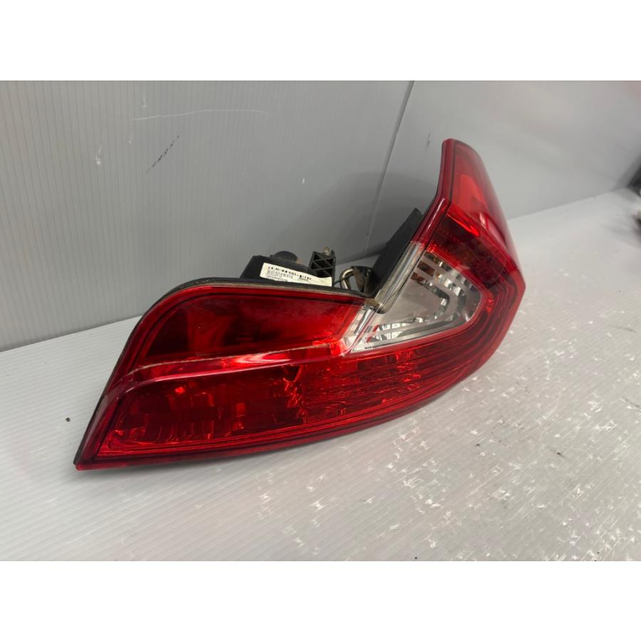 ルノー（RENAULT） ウインド 左ハンドル (ENK4M) 純正 右 テールランプ
