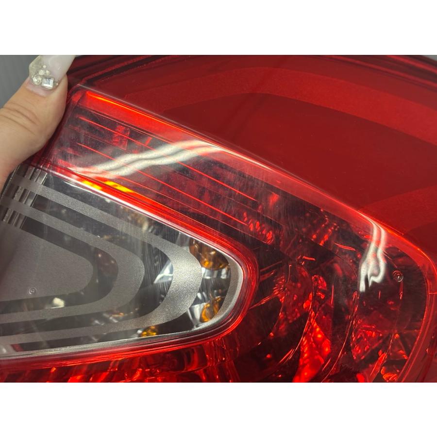 ルノー（RENAULT） ウインド 左ハンドル (ENK4M) 純正 右 テールランプ