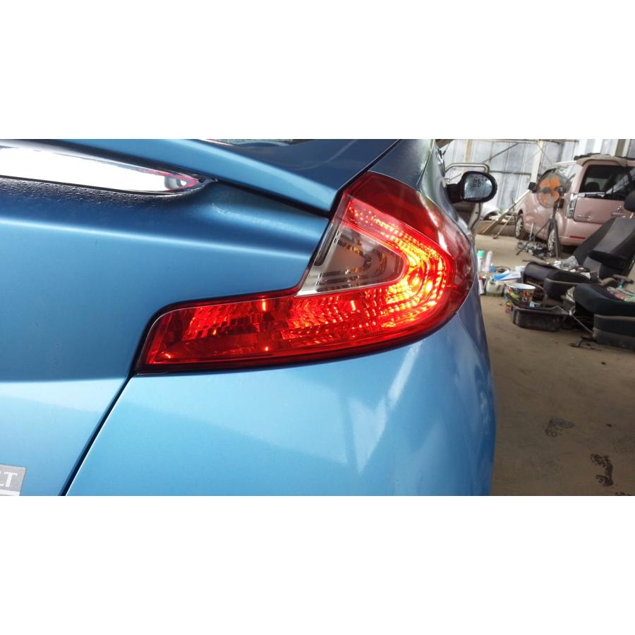 ルノー（RENAULT） ウインド 左ハンドル (ENK4M) 純正 右 テールランプ