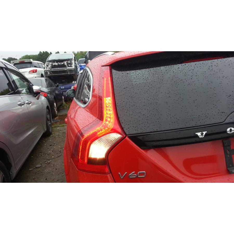 ボルボ v60 テールランプ ボルボ VOLVO V60 T4 右H FB4164T 純正