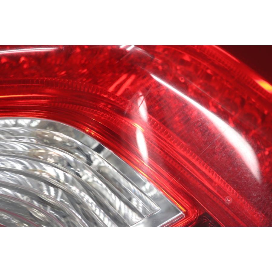 ボルボ（VOLVO） V60 ドライブe 右H (FB4164T FB) 純正 テールランプ