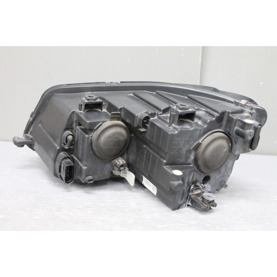 フォルクスワーゲン（Volkswagen） VW トゥーラン TSI (1T) 純正 右