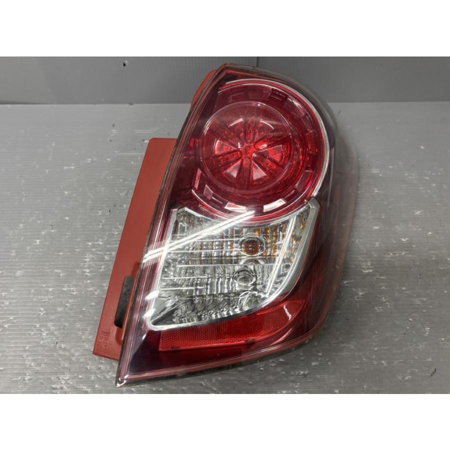 トヨタ（TOYOTA） ラクティス X 後期 (SCP100) 純正 右 テールランプ