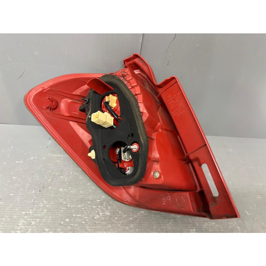 トヨタ（TOYOTA） ラクティス X 後期 (SCP100) 純正 右 テールランプ