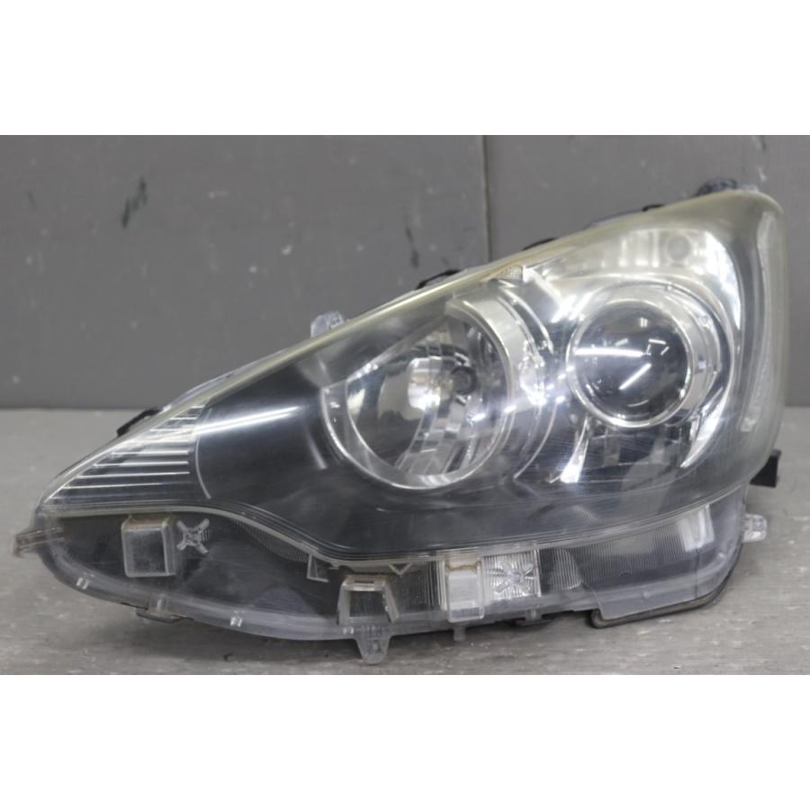 アクア トヨタ G 前期(NHP10 AHXEB) 純正 左 ハロゲン ヘッドランプ 52