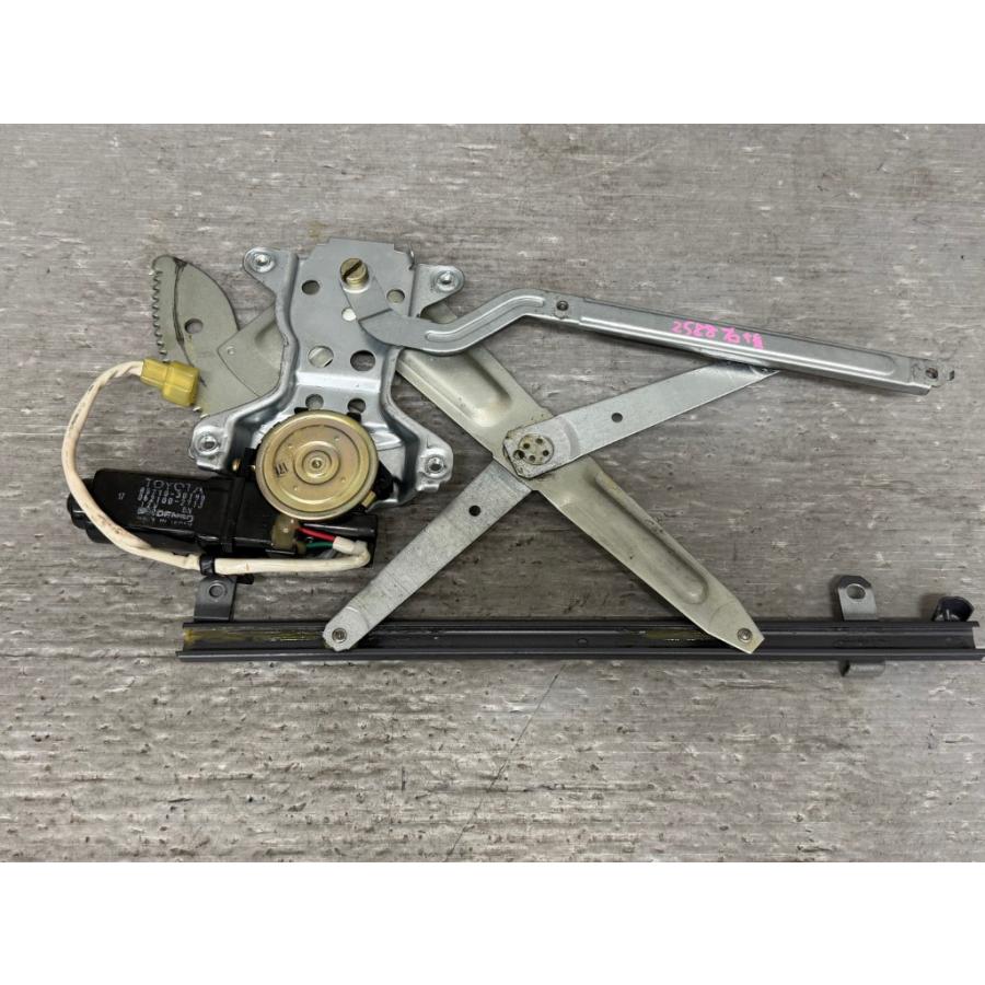 130クラウン　トヨタ純正製モップ クラウン 130 スーパーデラックス (GS130 GS130-AEPFK) 純正 右後