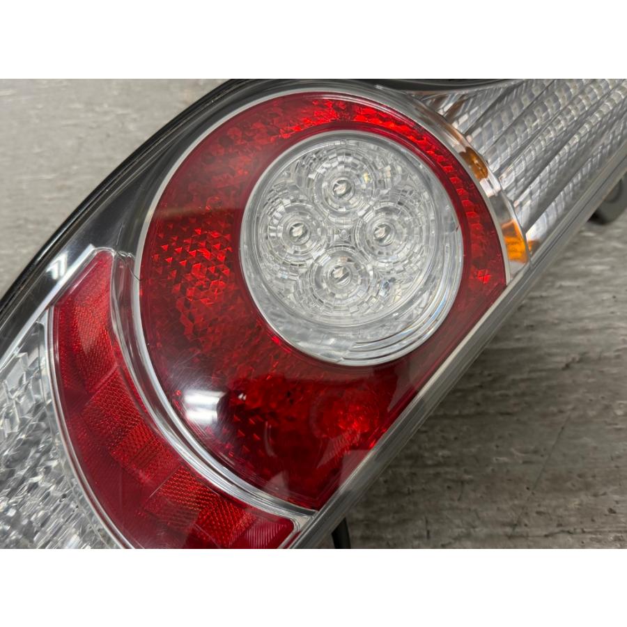 アクア NHP10 前期　純正テールランプ　綺麗 アクア トヨタ S 前期(NHP10) 純正 左 テールランプ 52-252 LED