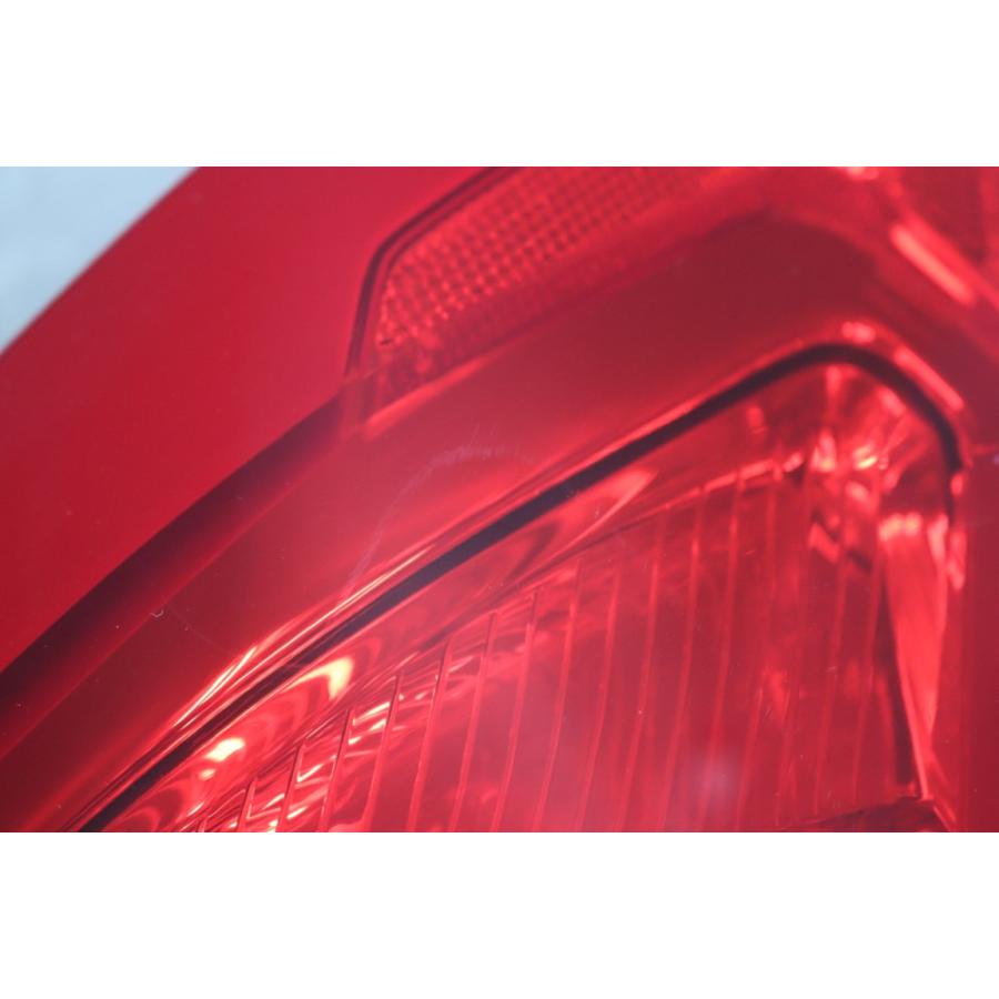 ボルボ（VOLVO） V40 T4 右H (MB4164T) 純正 テールランプ 左右セット