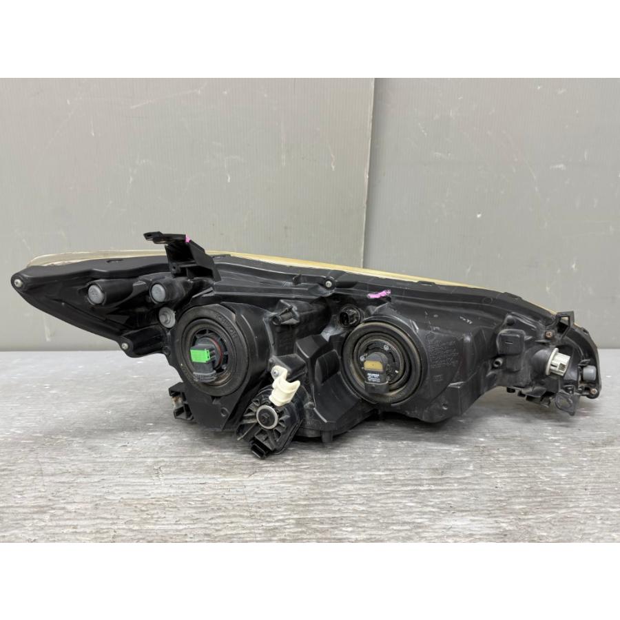 トヨタ（TOYOTA） ウィッシュ 18X 前期 (ZGE20) 純正 左 ヘッドライト