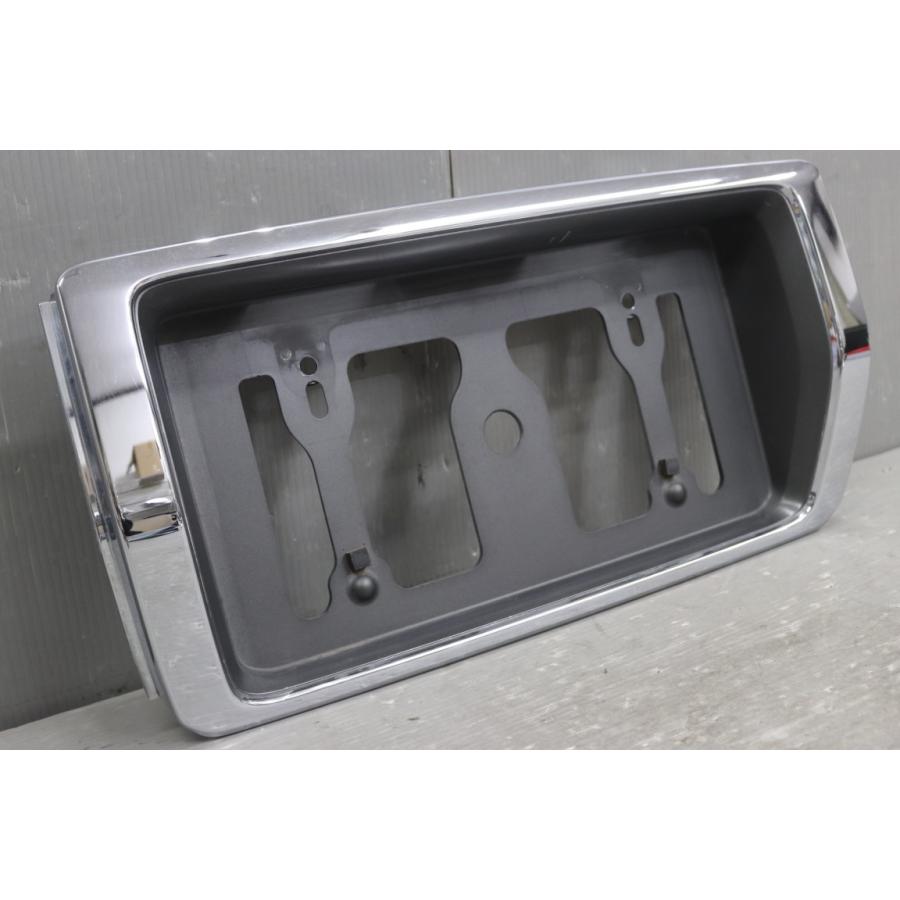 トヨタ クラウン 21系 リアナンバープレートガーニッシュ（クローム） クラウン 17 ロイヤルサルーン (JZS171 JZS171-AEPQF) 純正 リア