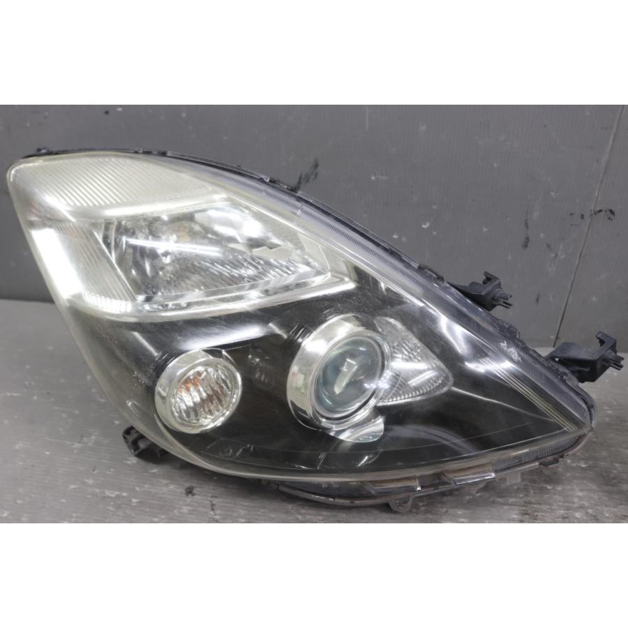 トヨタ（TOYOTA） アイシス プラタナ Vセレ 後期 (ZGM10) 純正 HID