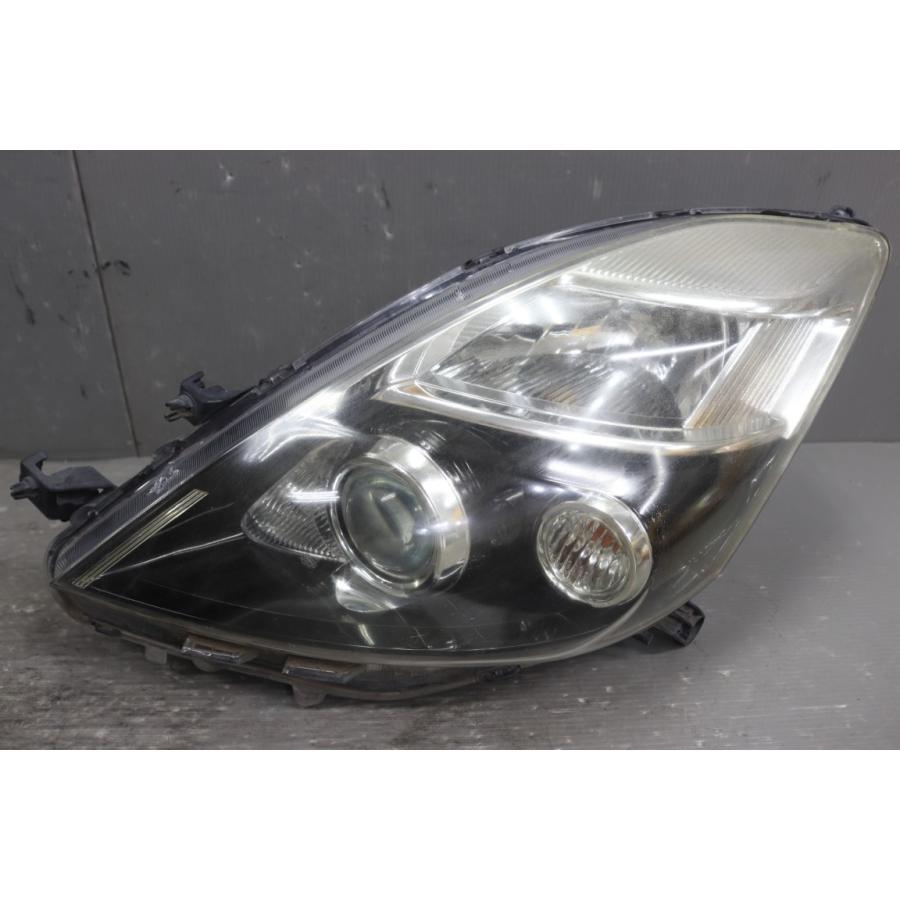 トヨタ（TOYOTA） アイシス プラタナ Vセレ 後期 (ZGM10) 純正 HID