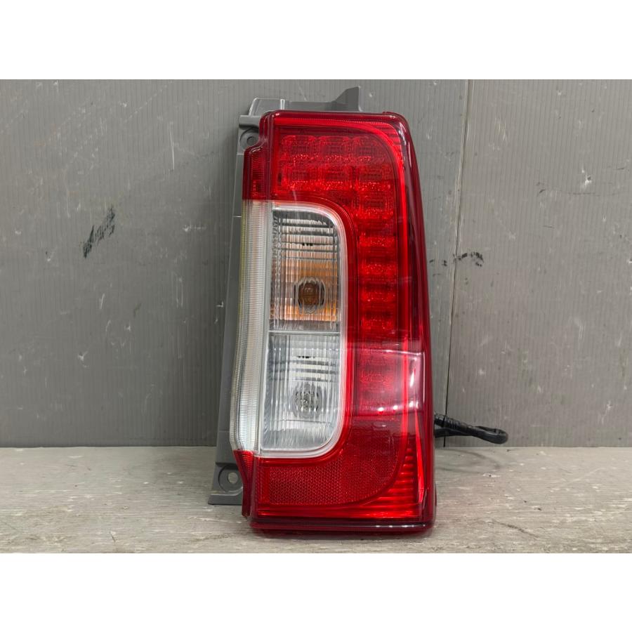 タント ダイハツ G SA 前期 (LA600S) 純正 右 テールランプ 220-51391 