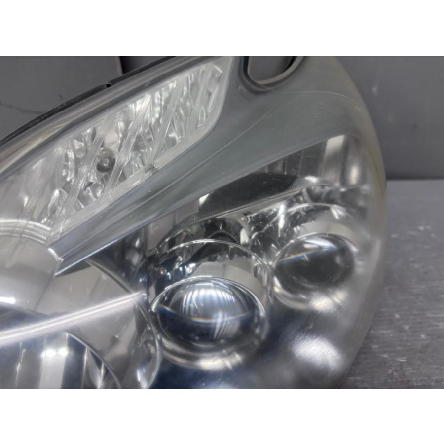 プリウス S LEDエディション 前期 (ZVW30) 純正 LED ヘッドライト 47