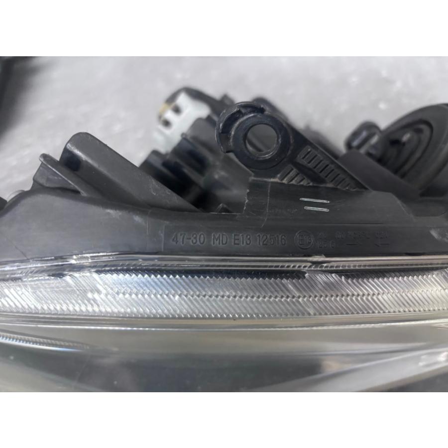 プリウス S LEDエディション 前期 (ZVW30) 純正 LED ヘッドライト 47