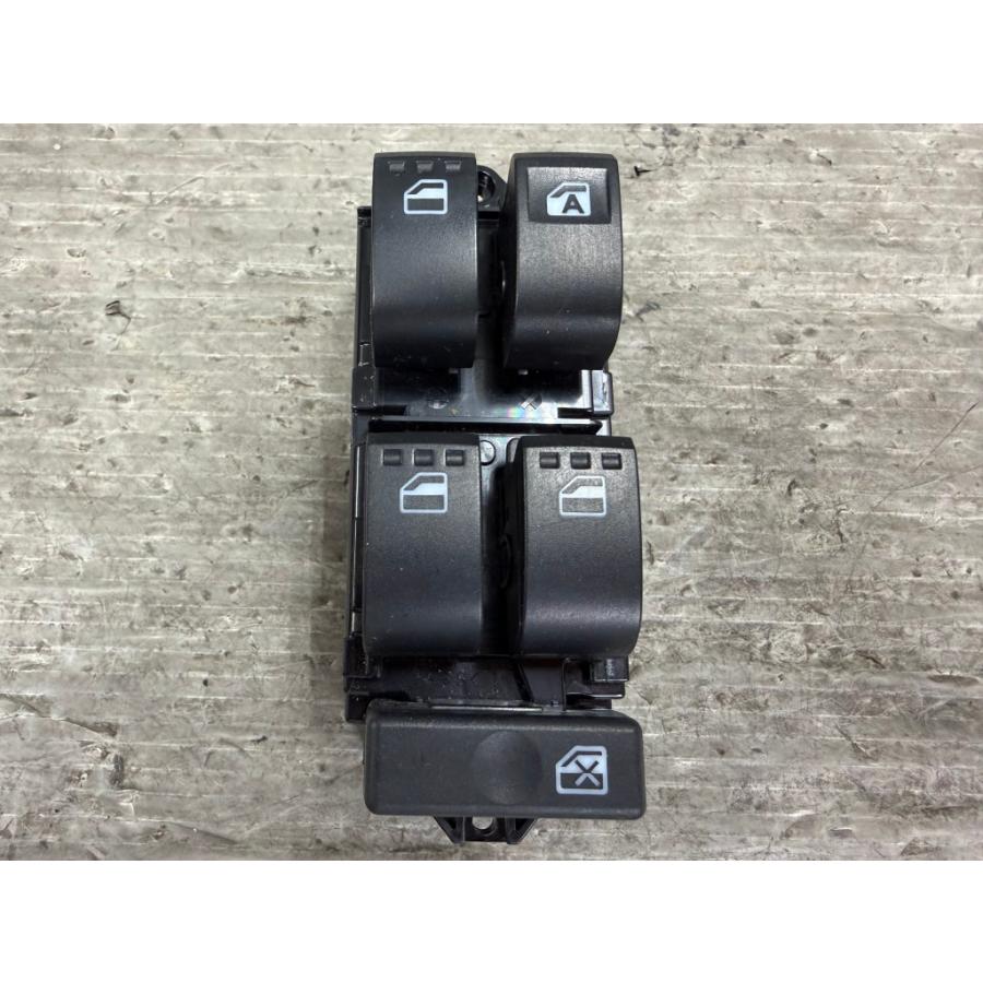 タント G SA (LA600S) 純正 右前 パワーウィンドウスイッチ 84820