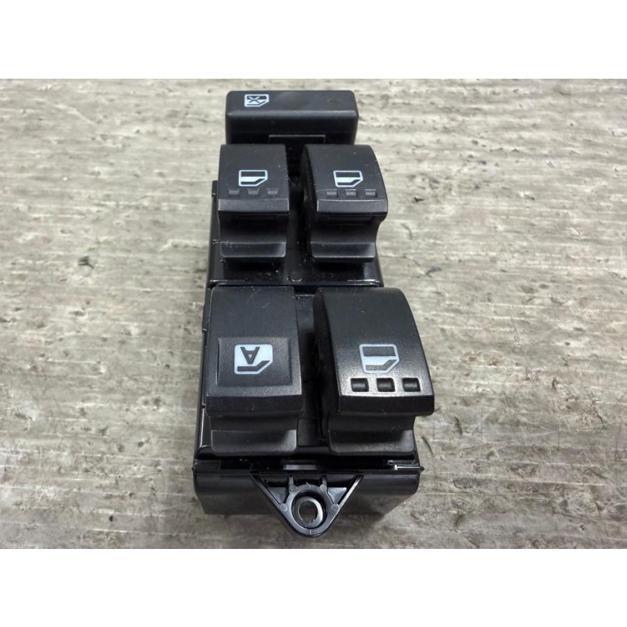 タント G SA (LA600S) 純正 右前 パワーウィンドウスイッチ 84820