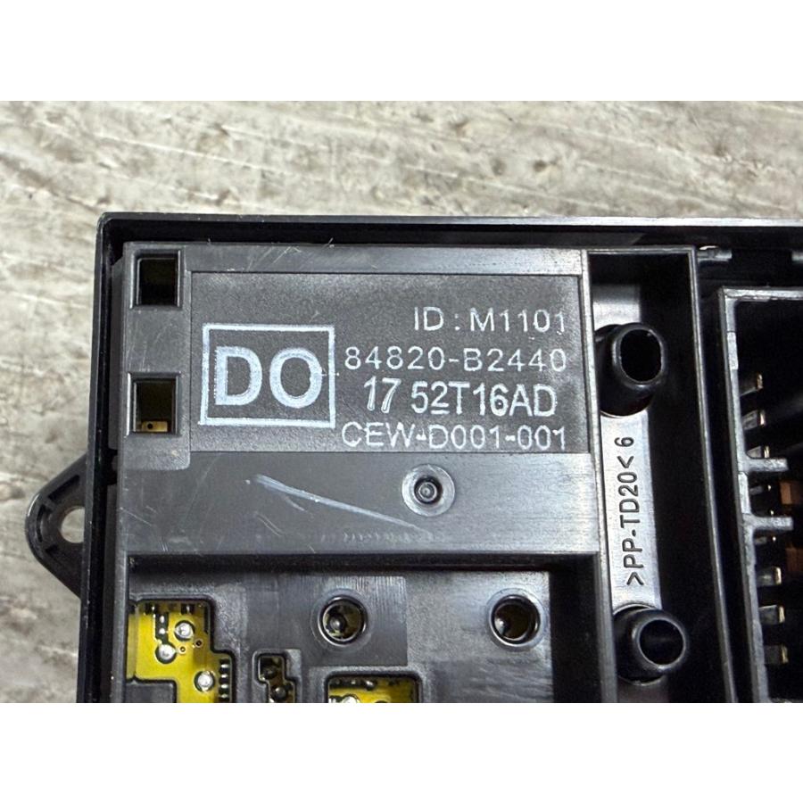 タント G SA (LA600S) 純正 右前 パワーウィンドウスイッチ 84820