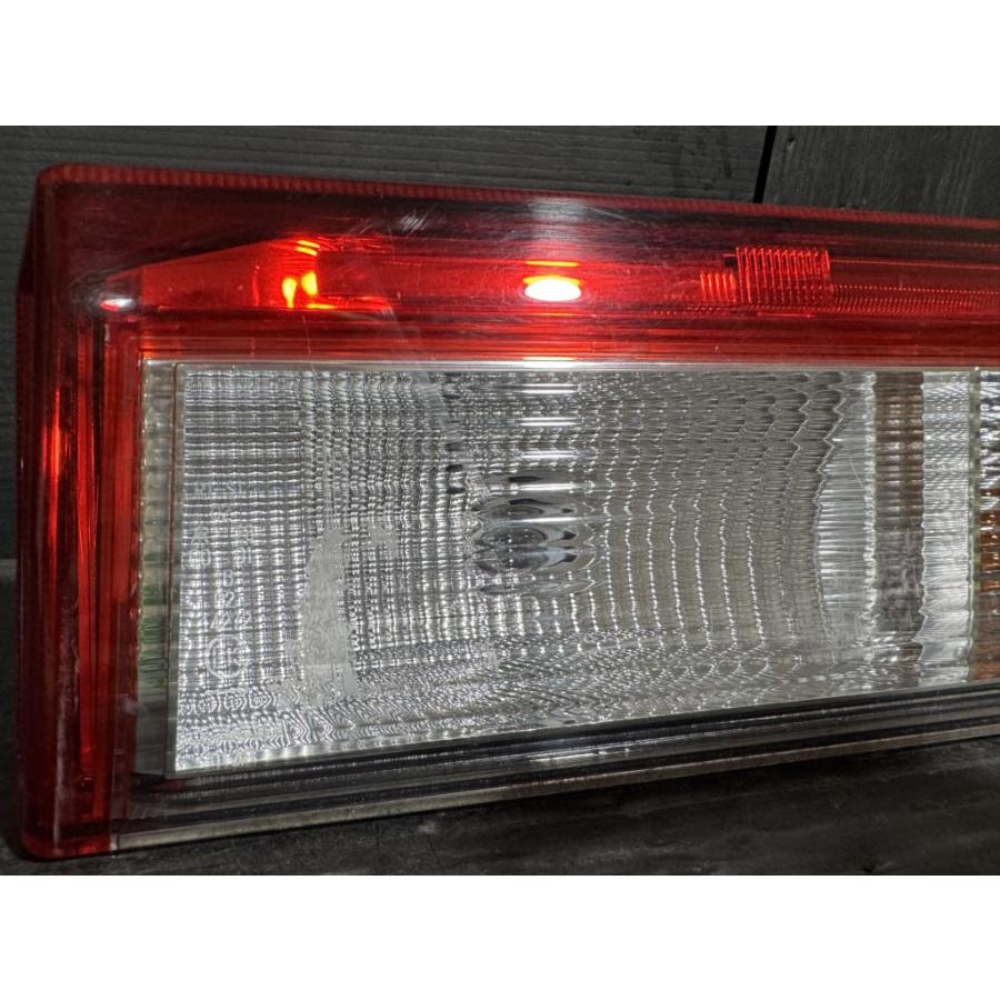 日産（NISSAN） NV100 クリッパー リオ (DR17W) 純正 右 テールランプ 
