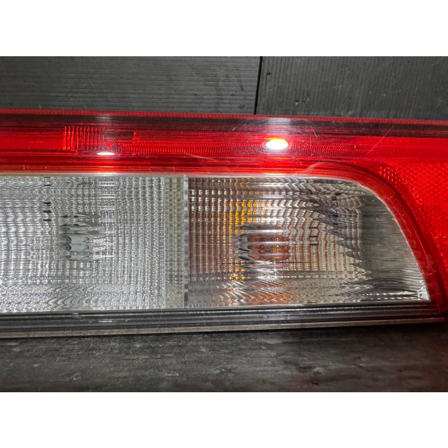 日産（NISSAN） NV100 クリッパー リオ (DR17W) 純正 右 テールランプ 